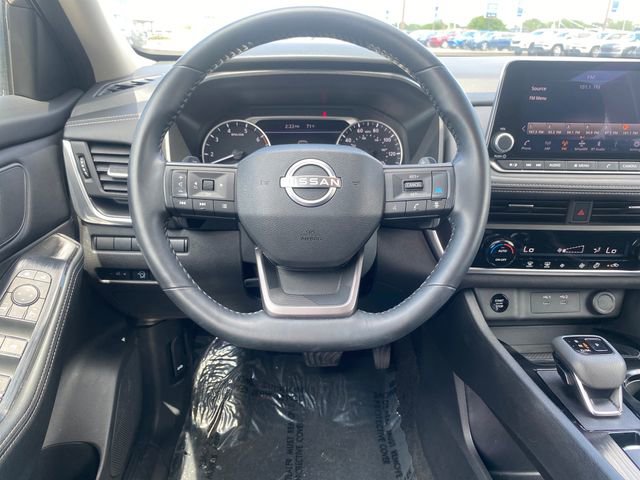 Used 2025 Nissan Rogue SV FWD image 17