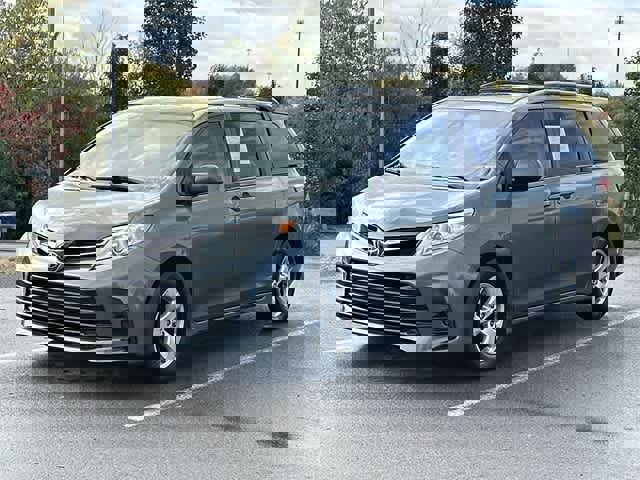 Used 2018 Toyota Sienna LE