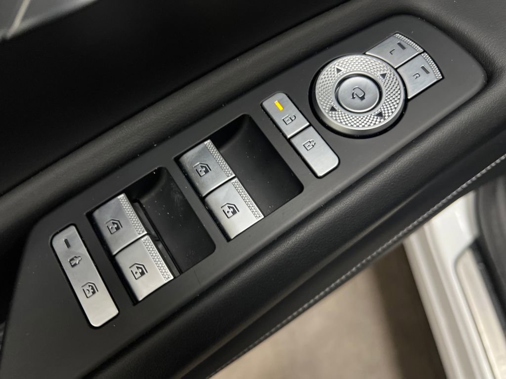 Used 2025 Genesis GV80 2.5T AWD/4WD image 13