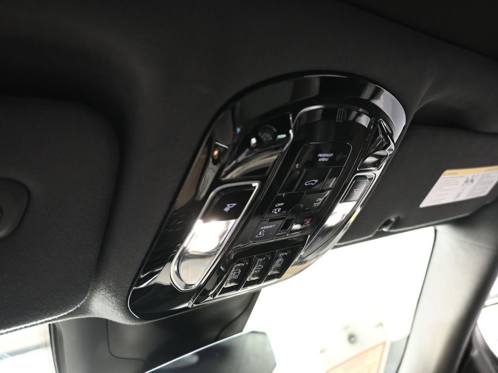 Used 2023 Maserati Grecale GT image 33