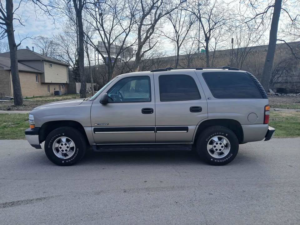 Used 2001 Chevrolet Tahoe LS w/ LS Preferred Equipment Group image 2