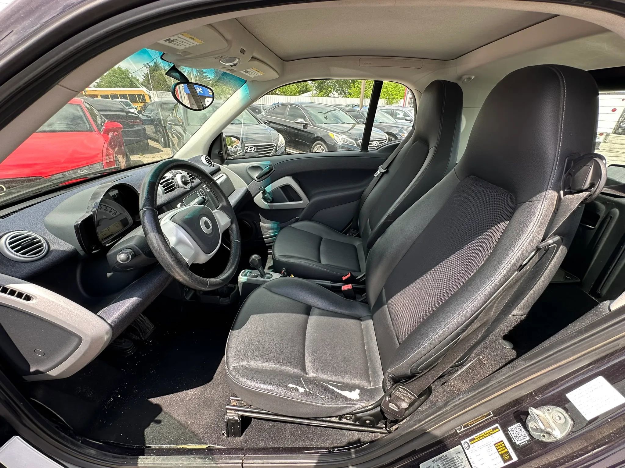 Used 2015 smart fortwo pure RWD image 10