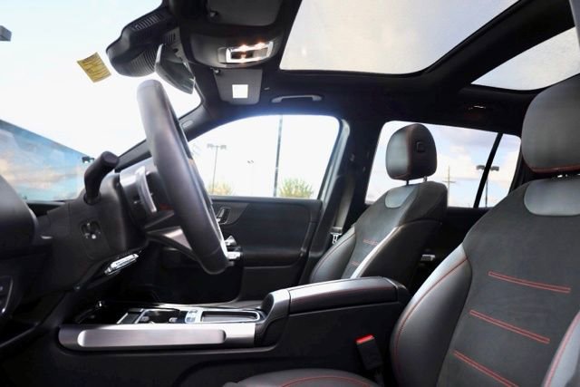 Used 2024 Mercedes-Benz GLB 250 4MATIC image 12