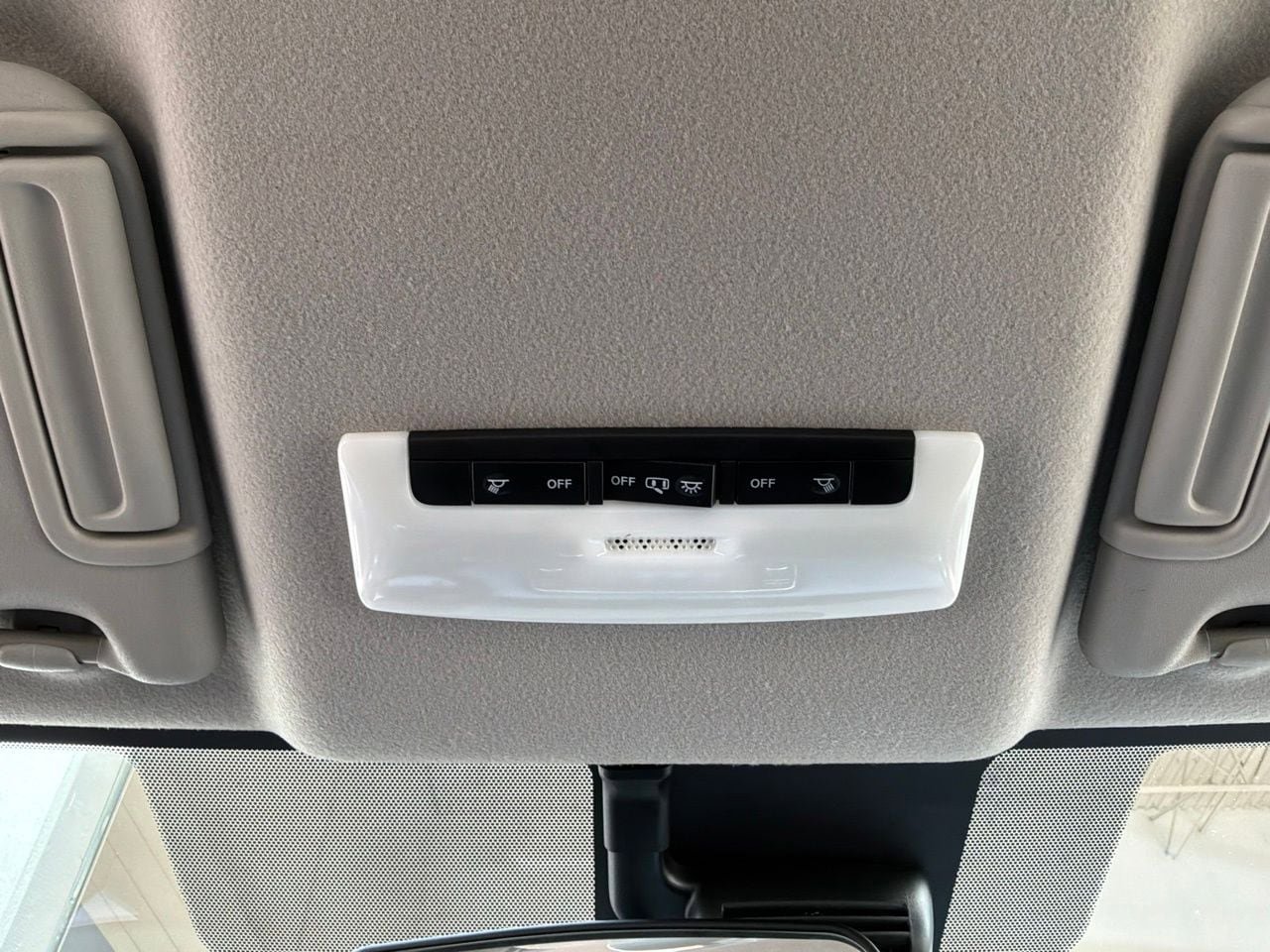 Used 2025 Nissan Versa SV FWD image 16