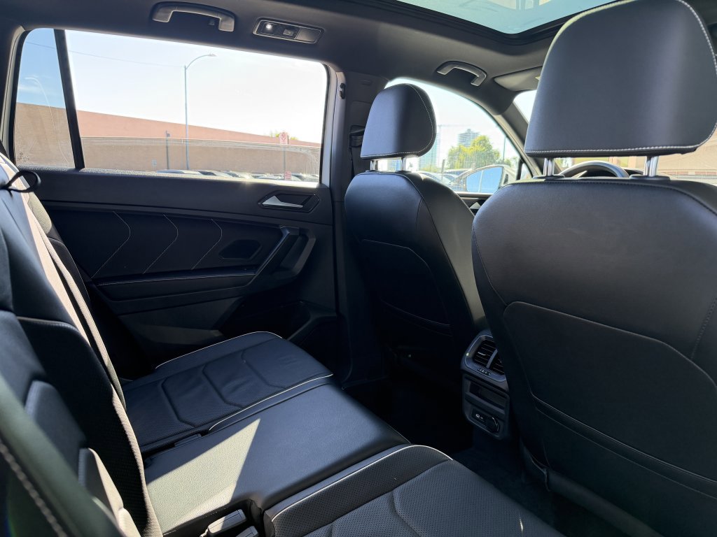 Used 2022 Volkswagen Tiguan SEL R-Line image 38