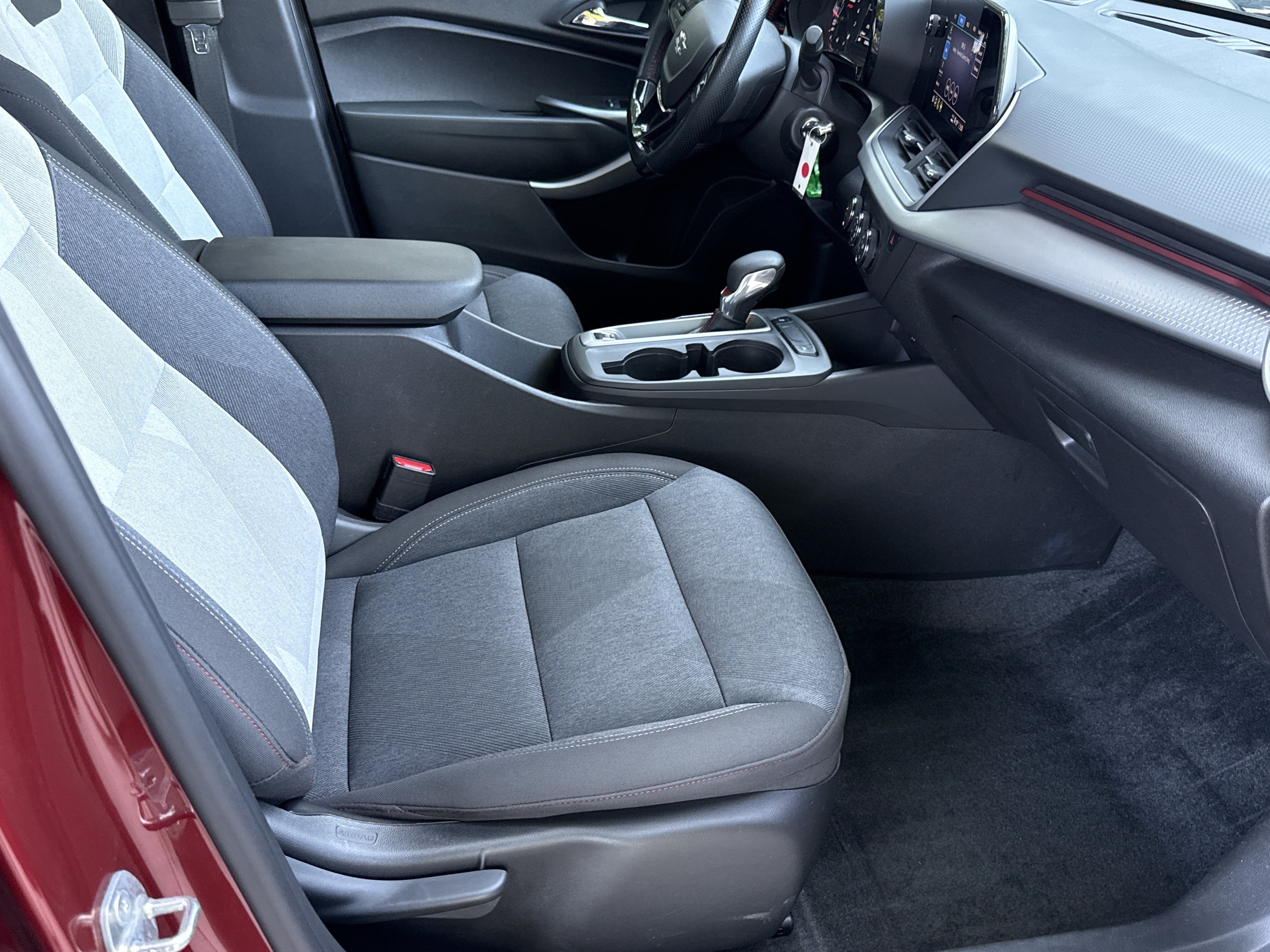 Used 2024 Chevrolet Trax RS w/ Driver Confidence Package FWD image 13