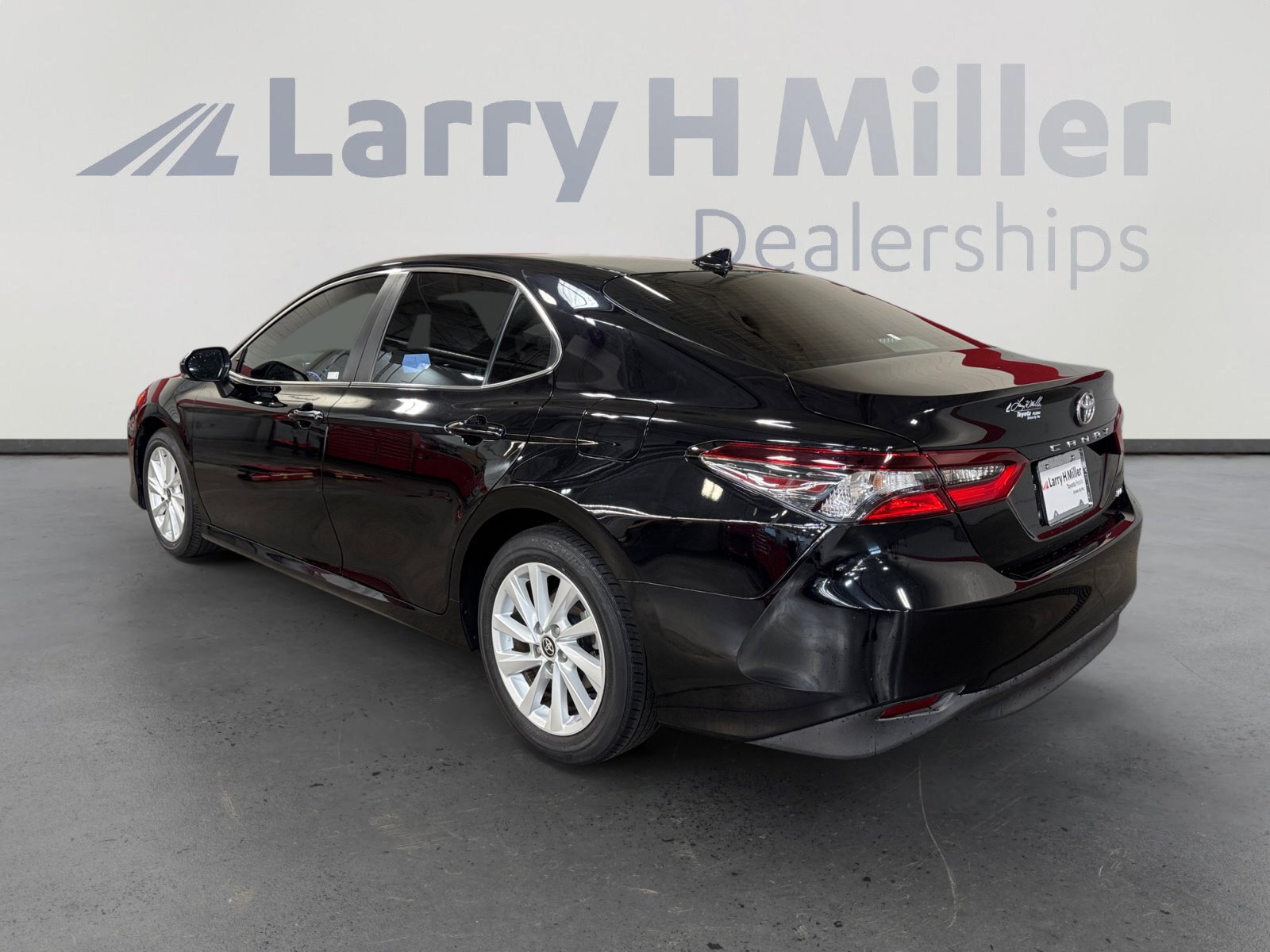 Certified 2023 Toyota Camry LE FWD image 3
