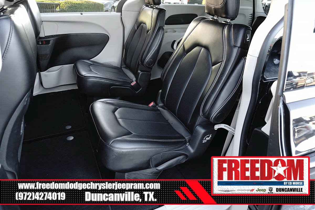 Certified 2024 Chrysler Pacifica Touring-L FWD image 13