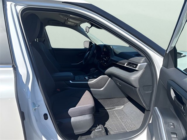 Used 2024 Toyota Highlander LE image 11