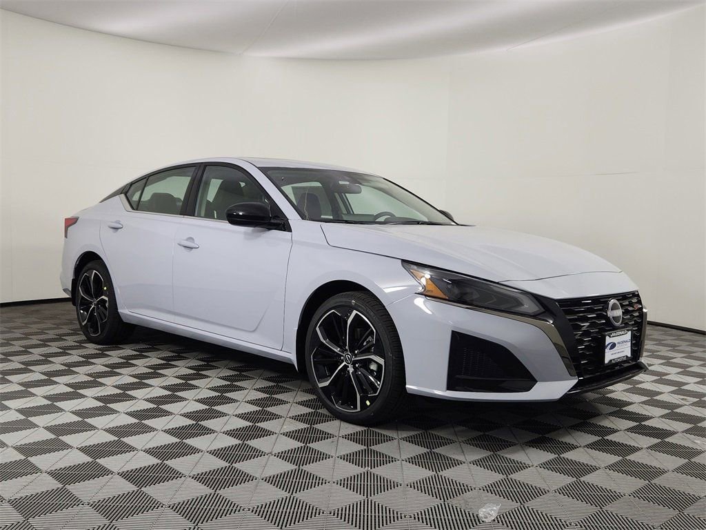 New 2025 Nissan Altima 2.5 SR w/ SR Premium Package AWD/4WD image 5