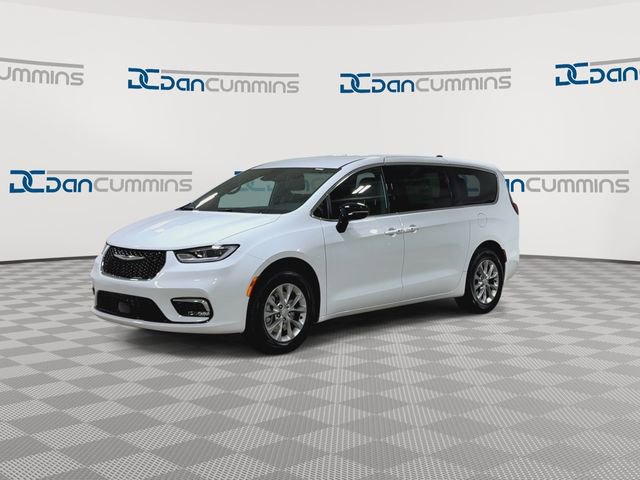 New 2026 Chrysler Pacifica Select AWD/4WD image 8