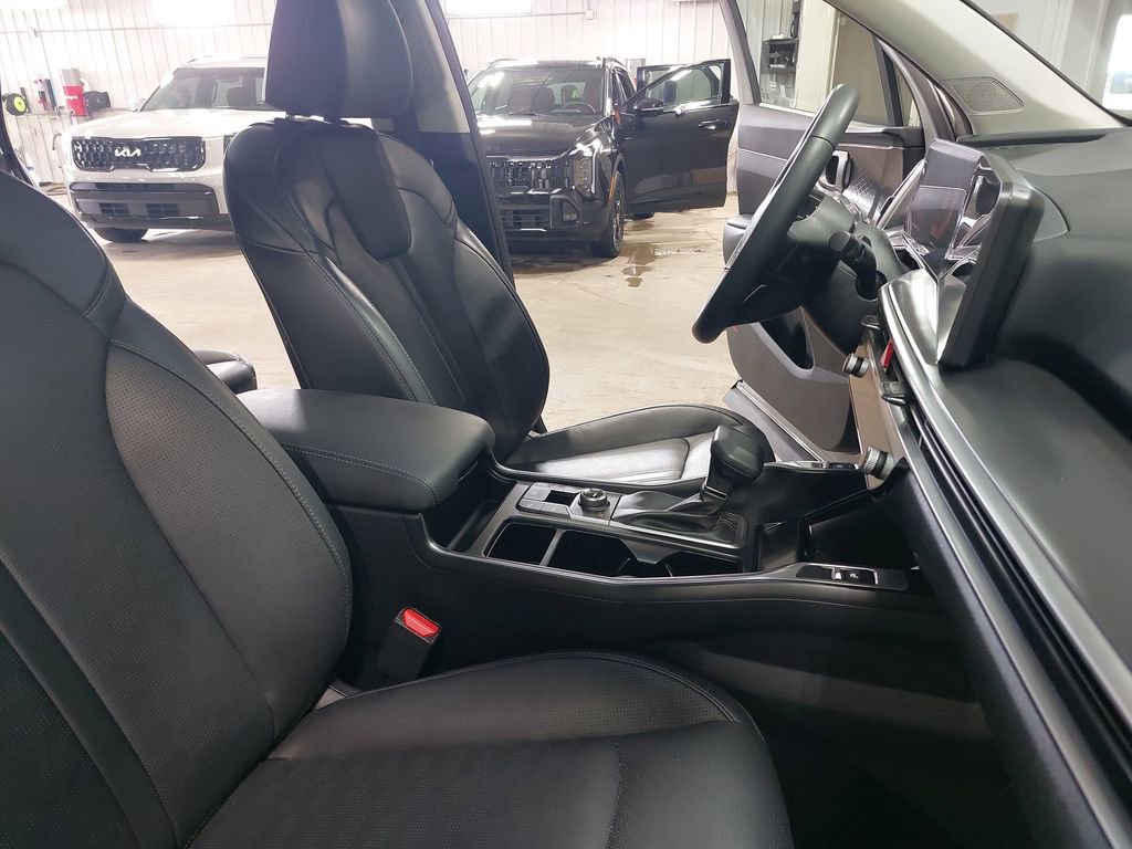 Used 2024 Kia Sorento S w/ Panoramic Sunroof Package image 10