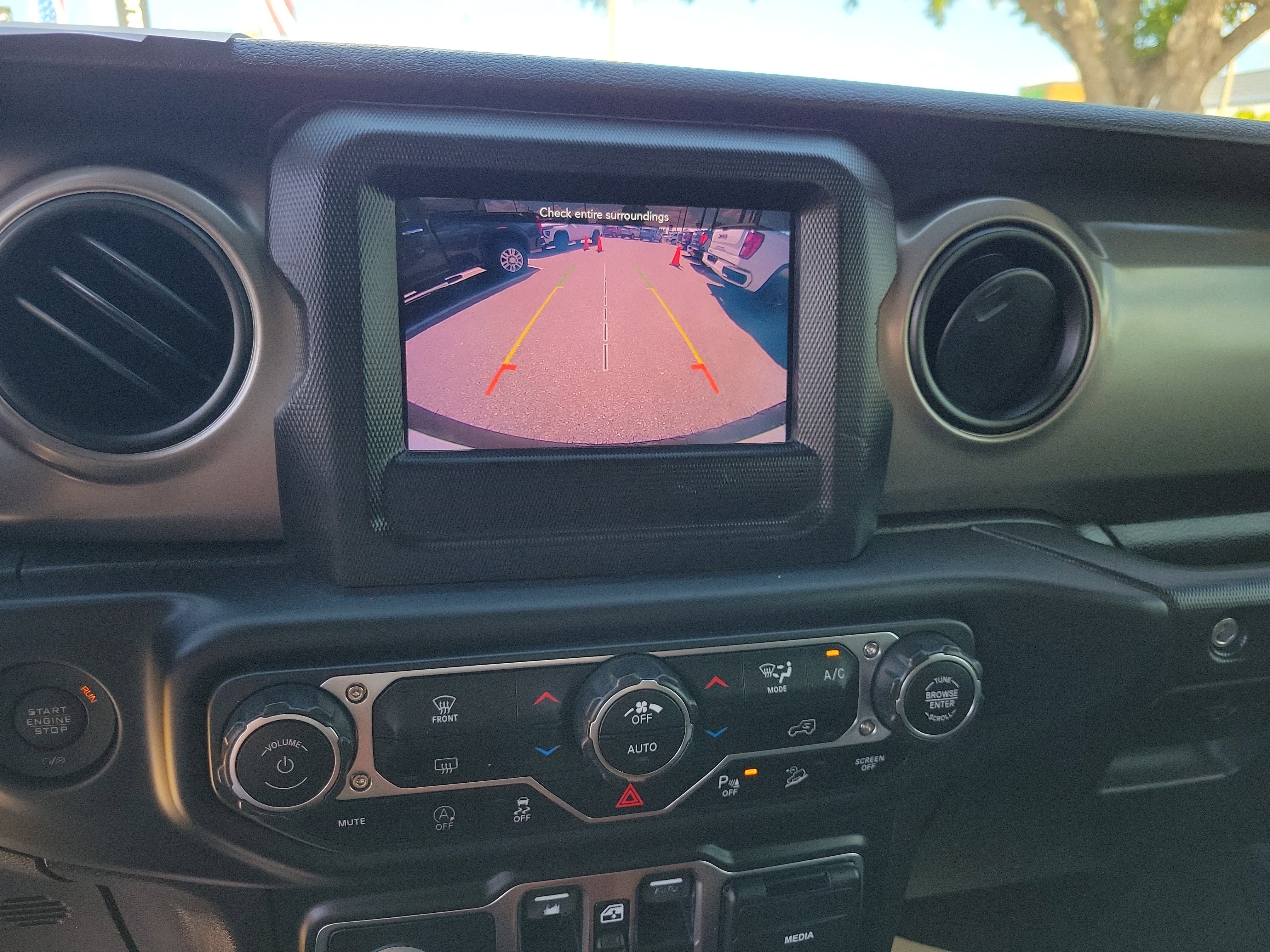 Used 2018 Jeep Wrangler Unlimited Sport S AWD/4WD image 23