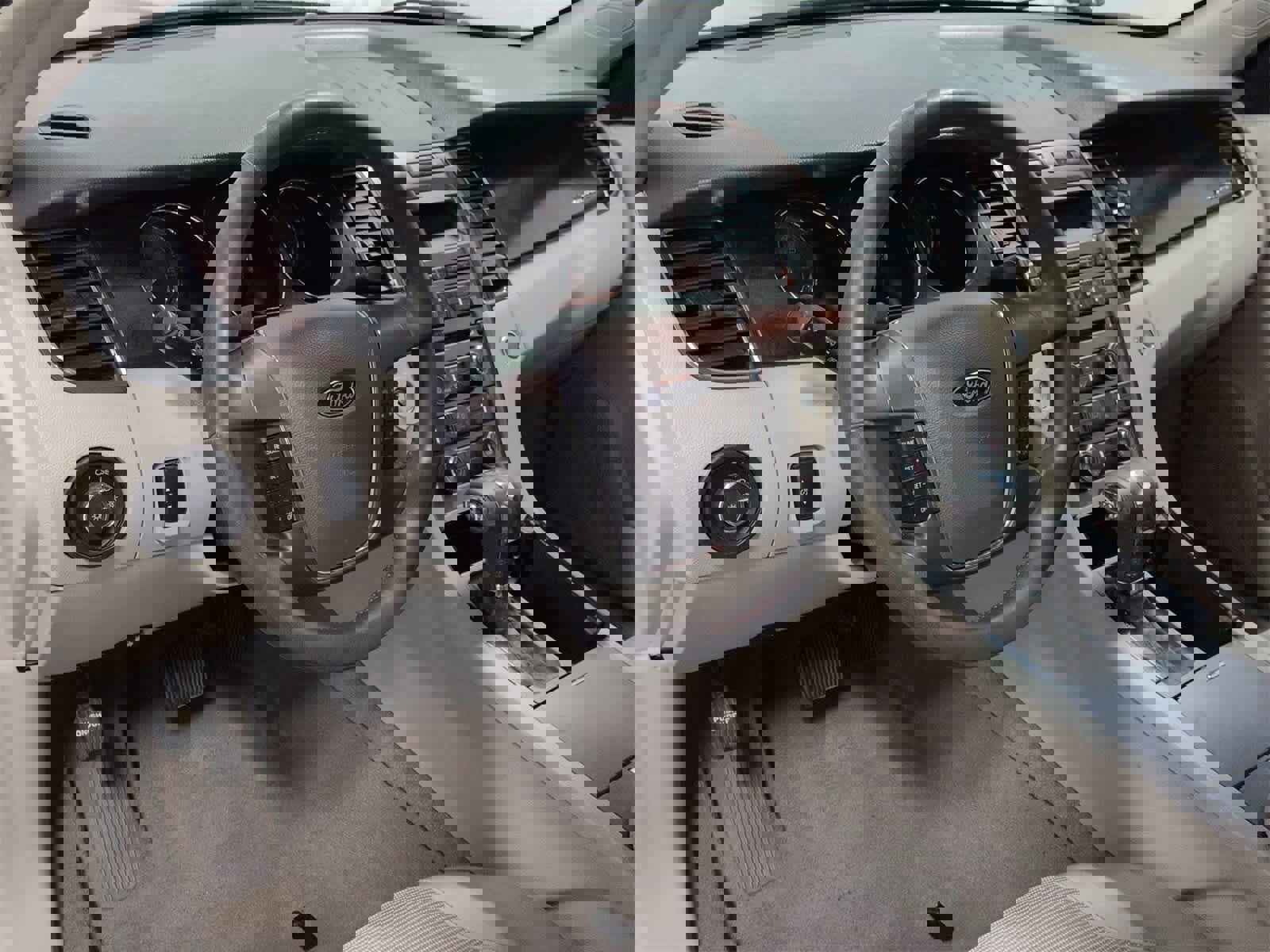 Used 2010 Ford Taurus SEL image 2