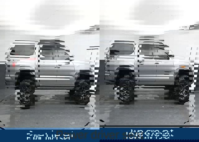 Used 2021 Toyota Tacoma TRD Off-Road w/ Technology Package image 12