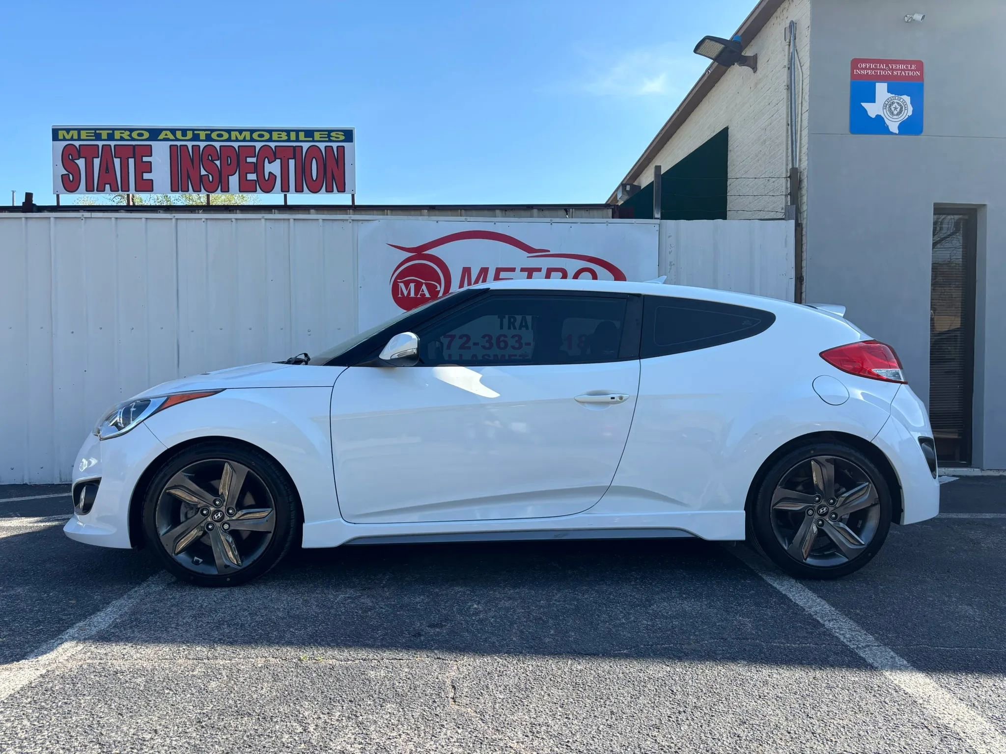 Used 2015 Hyundai Veloster Turbo FWD image 2