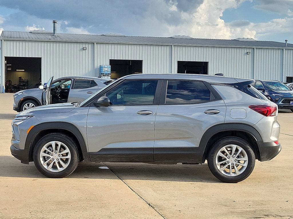 Used 2025 Chevrolet TrailBlazer LS w/ LS Convenience Package image 3