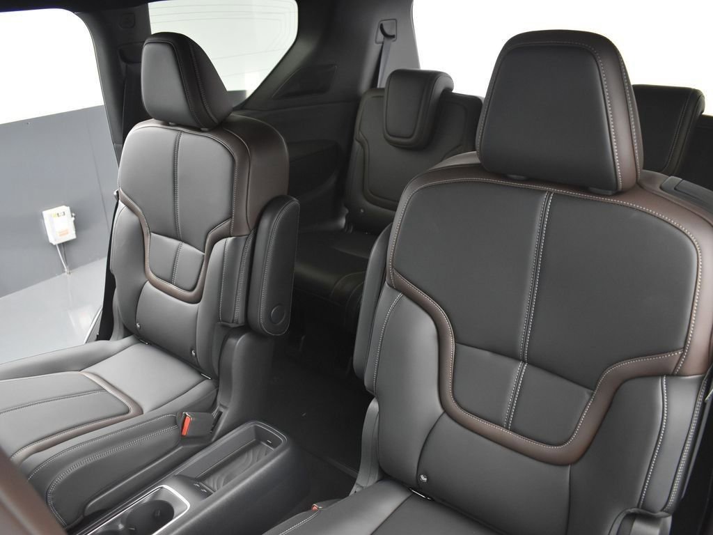 New 2025 Nissan Armada SL w/ Captain's Chari Seat Package image 15