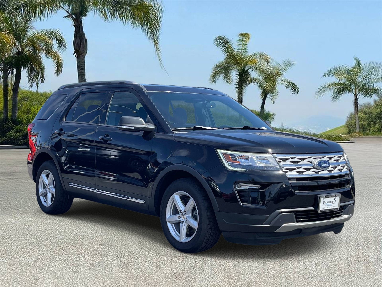 Used 2019 Ford Explorer XLT w/ Equipment Group 201A FWD image 2