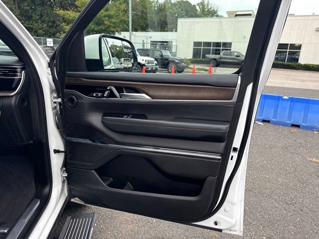 Used 2022 Jeep Grand Wagoneer Series I w/ Flexible Seating Group AWD/4WD image 30
