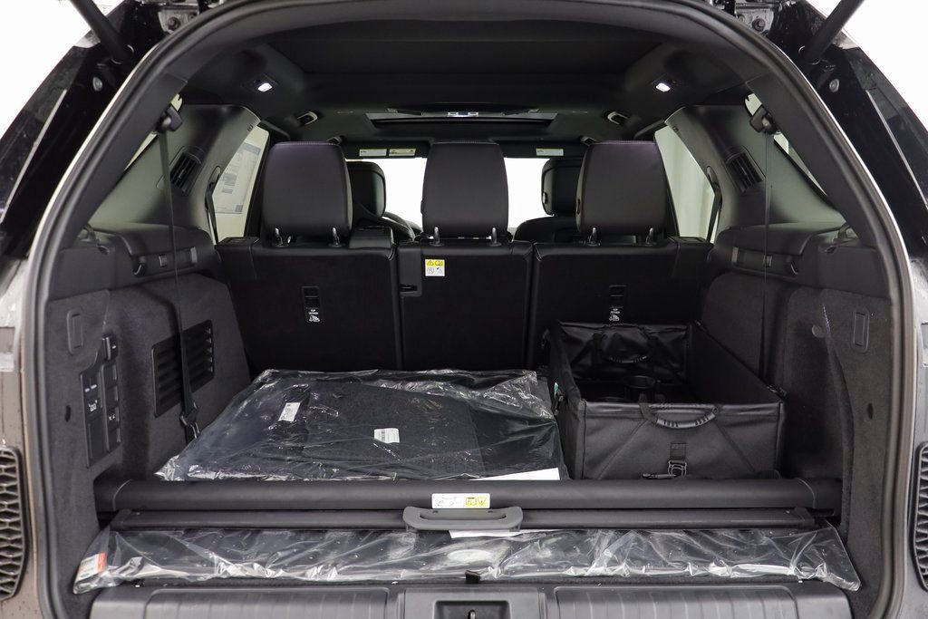New 2026 Land Rover Discovery Limited Edition AWD/4WD image 20