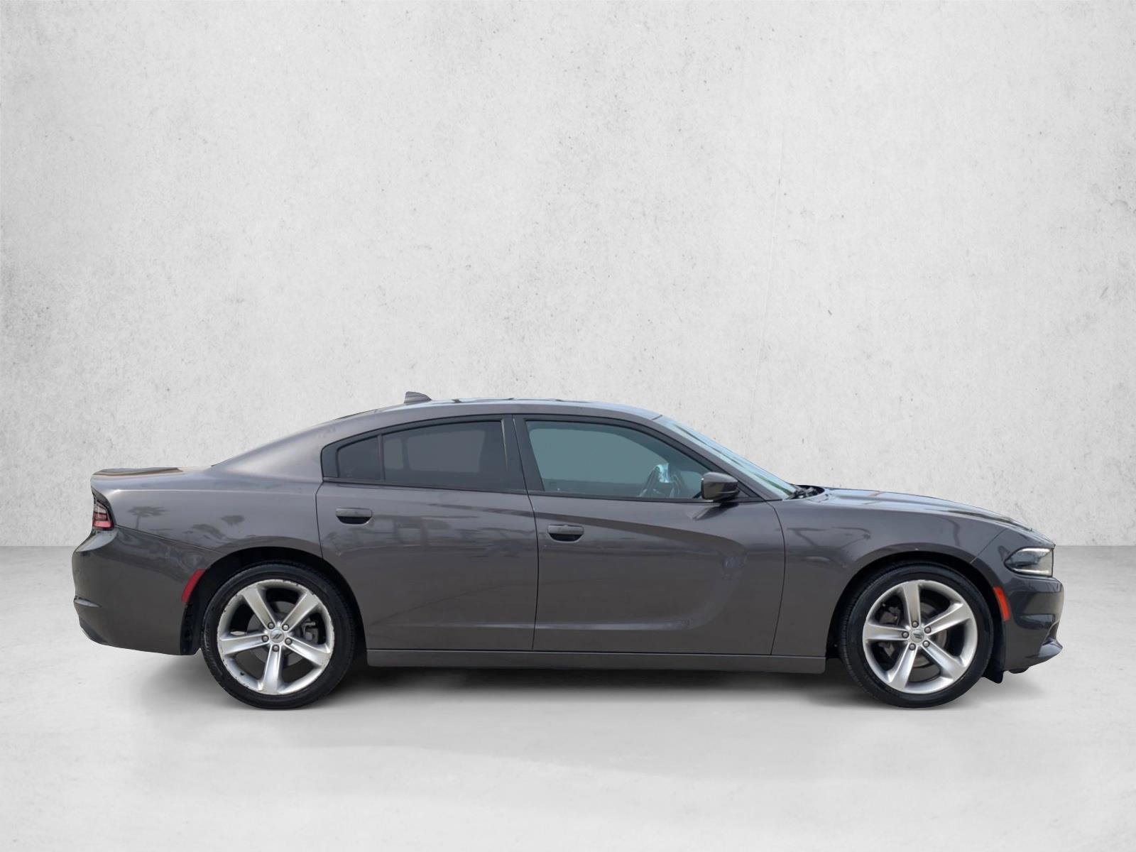 Used 2017 Dodge Charger SXT w/ Plus Group RWD image 4