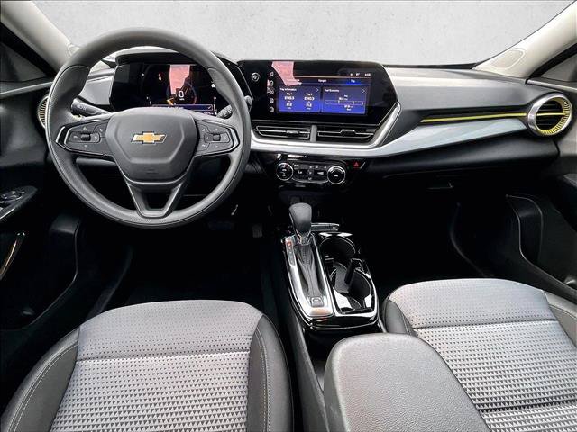 Used 2024 Chevrolet Trax LT FWD image 16