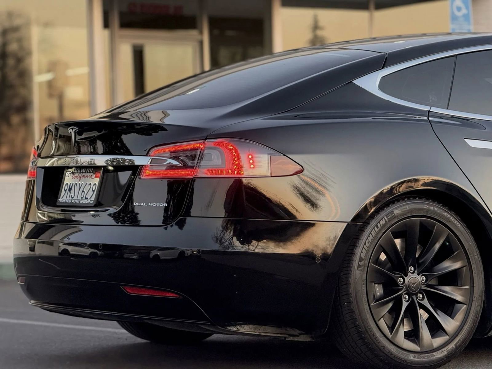 Used 2020 Tesla Model S Long Range Plus image 9