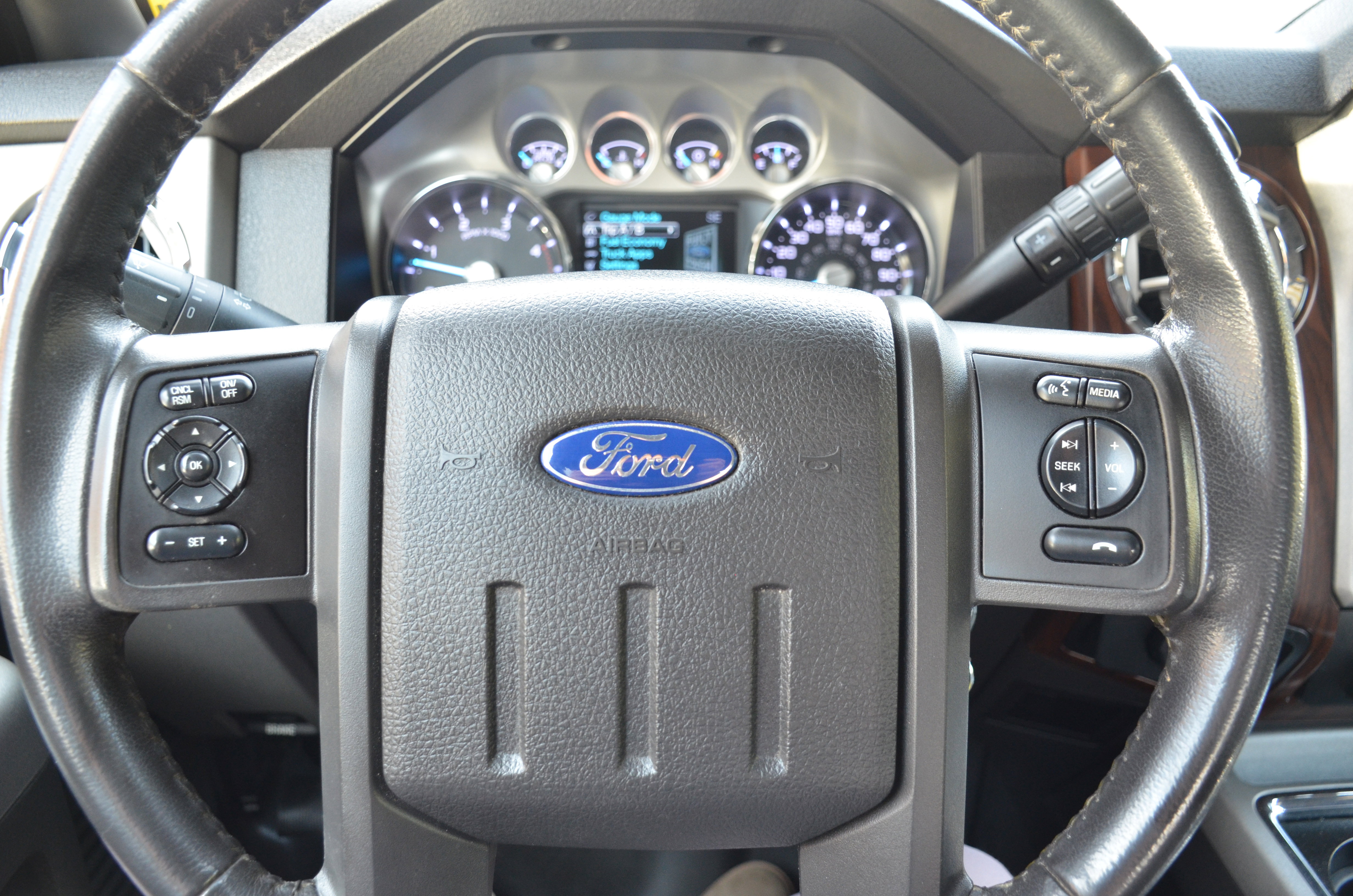Used 2014 Ford F350 Lariat w/ Lariat Interior Package image 13