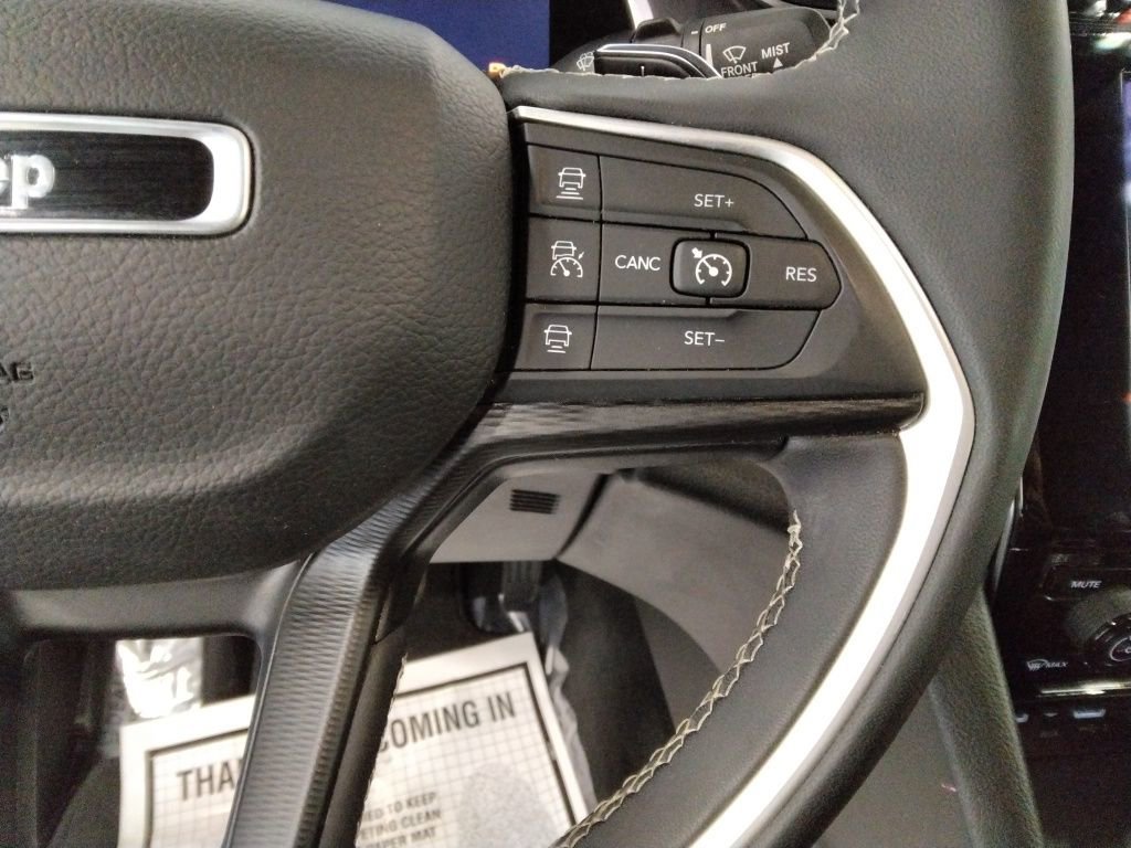 Used 2024 Jeep Grand Cherokee L Laredo AWD/4WD image 14