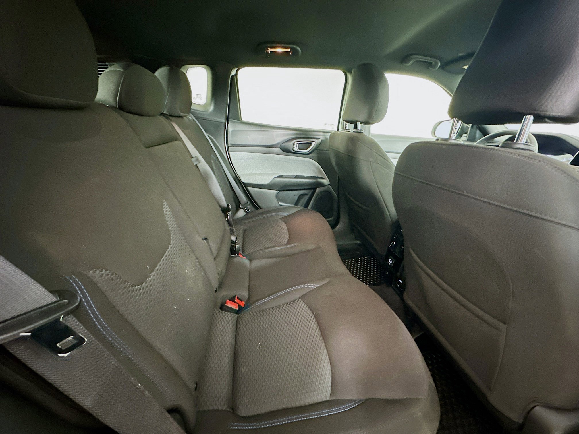 Certified 2025 Jeep Compass Sport image 31