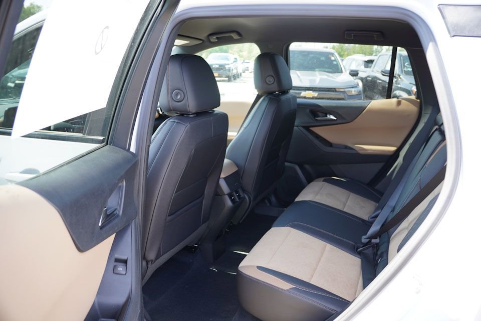New 2026 Chevrolet Equinox ACTIV w/ Safety and Technology Package AWD/4WD image 11