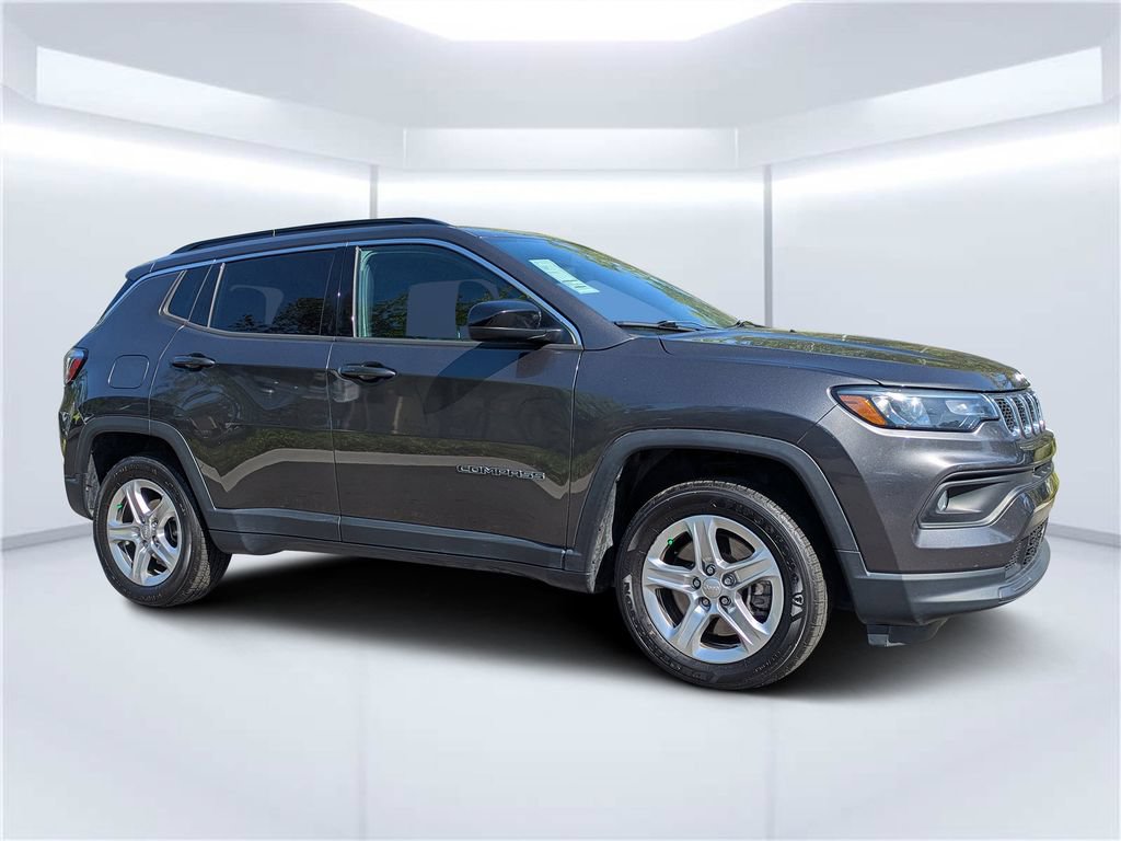Used 2023 Jeep Compass Latitude w/ Convenience Group AWD/4WD image 1