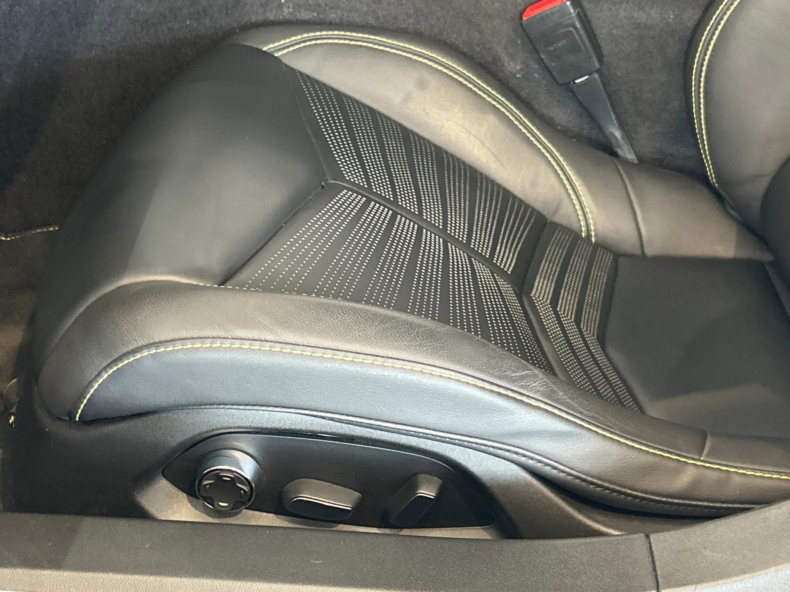 Used 2024 Chevrolet Corvette Stingray Premium Conv w/ Z51 Performance Package image 14