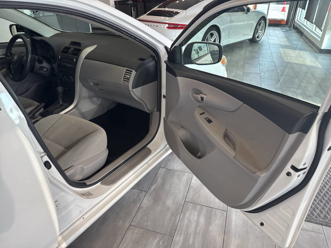 Used 2012 Toyota Corolla L FWD image 28