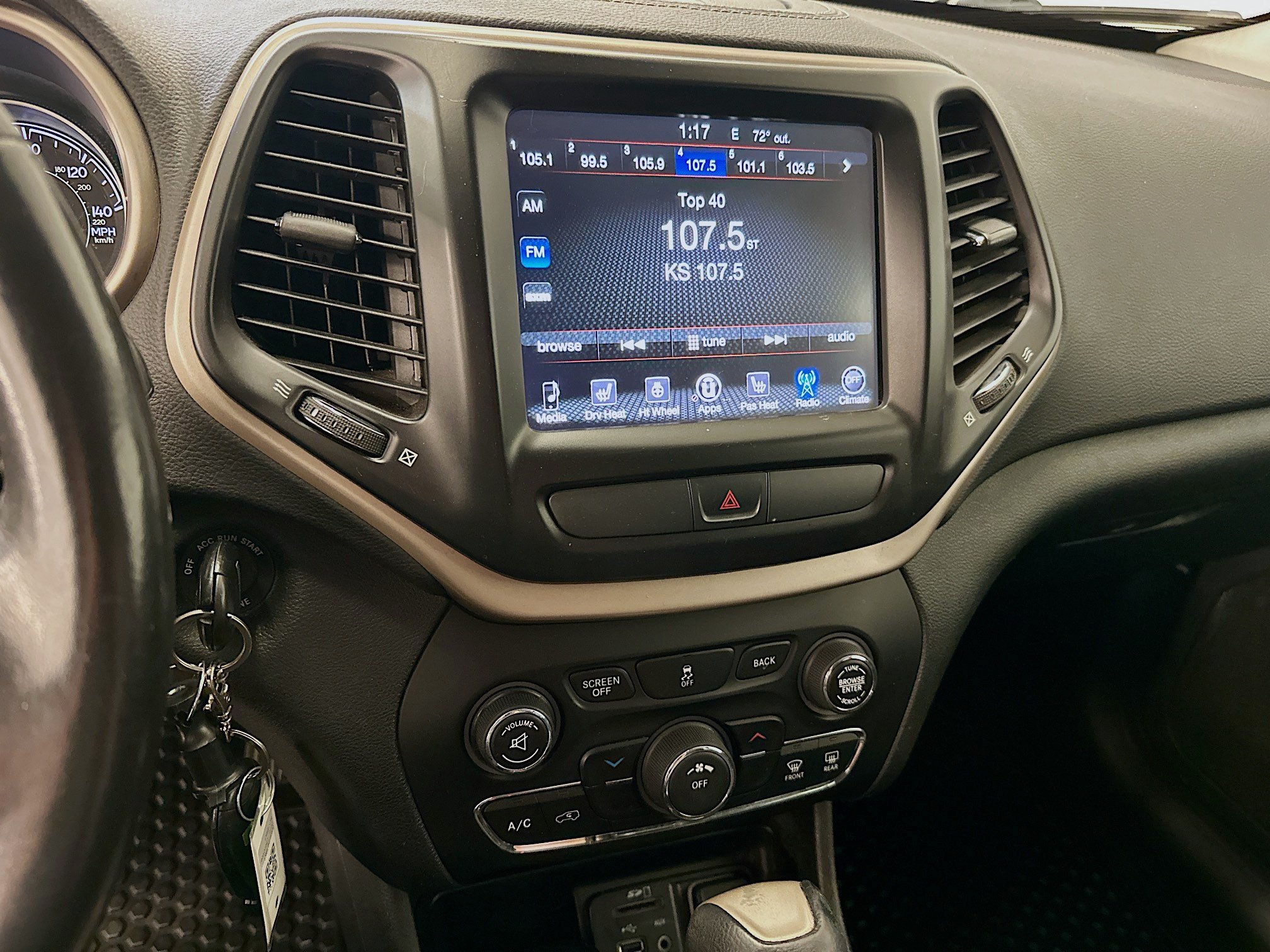 Used 2016 Jeep Cherokee Latitude AWD/4WD image 25