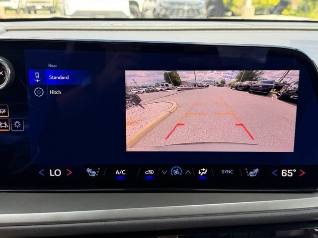 Used 2025 Chevrolet Traverse LT AWD/4WD image 5