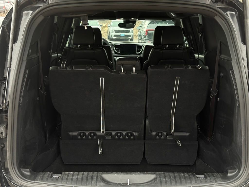 Used 2025 Chrysler Pacifica Select FWD image 11
