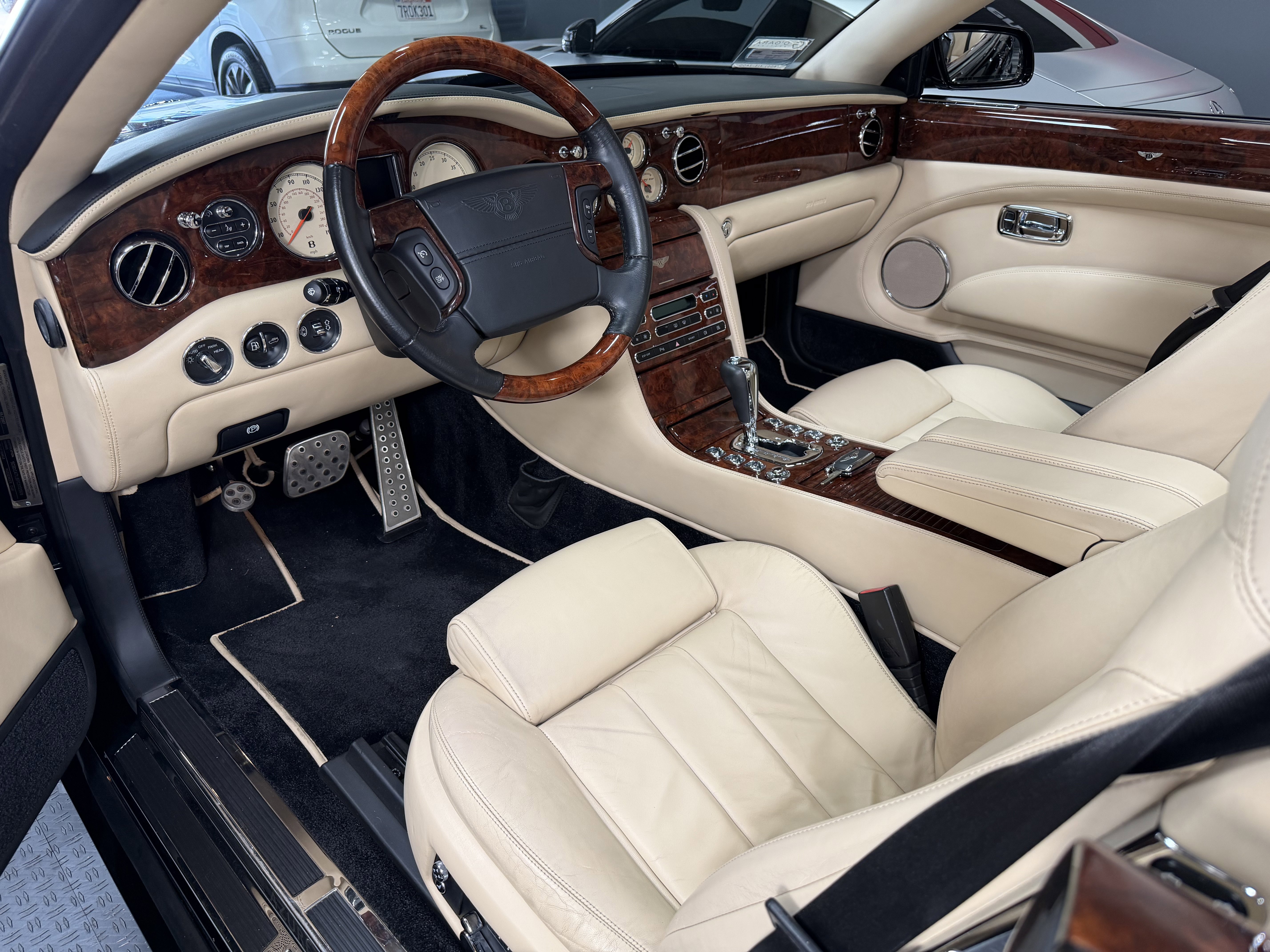 Used 2007 Bentley Azure image 42