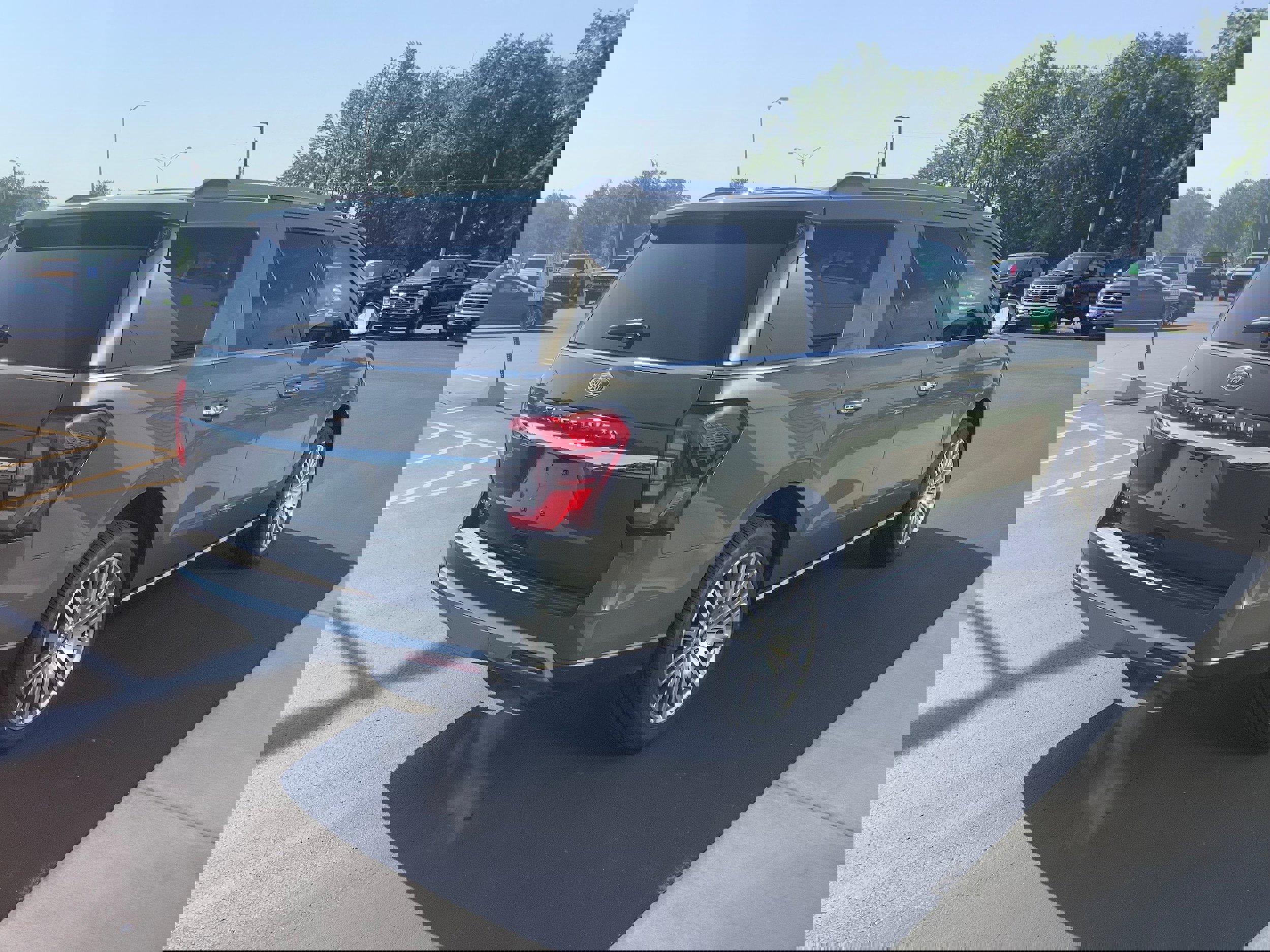 Used 2024 Ford Expedition Limited image 6