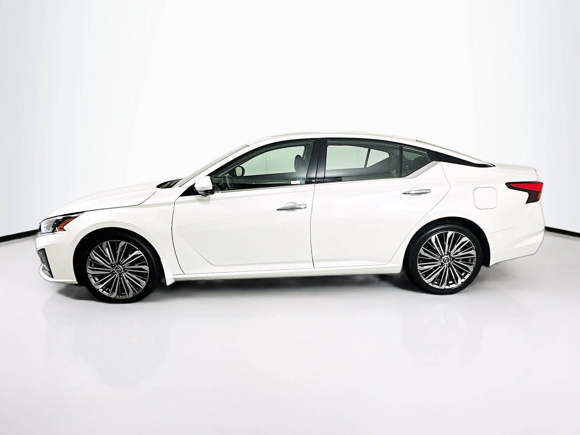 Used 2023 Nissan Altima 2.5 SL image 4