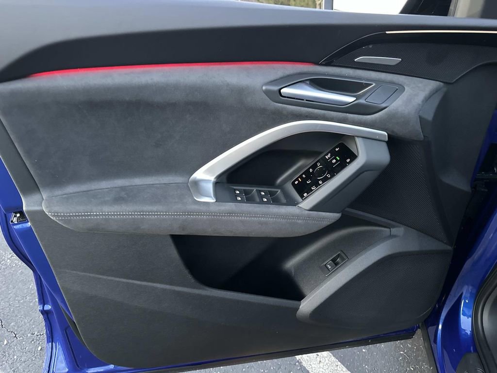 New 2025 Audi SQ5 Prestige image 11