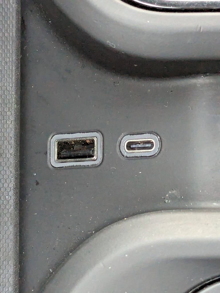 Used 2024 GMC Sierra 1500 AT4 w/ Technology Package image 28