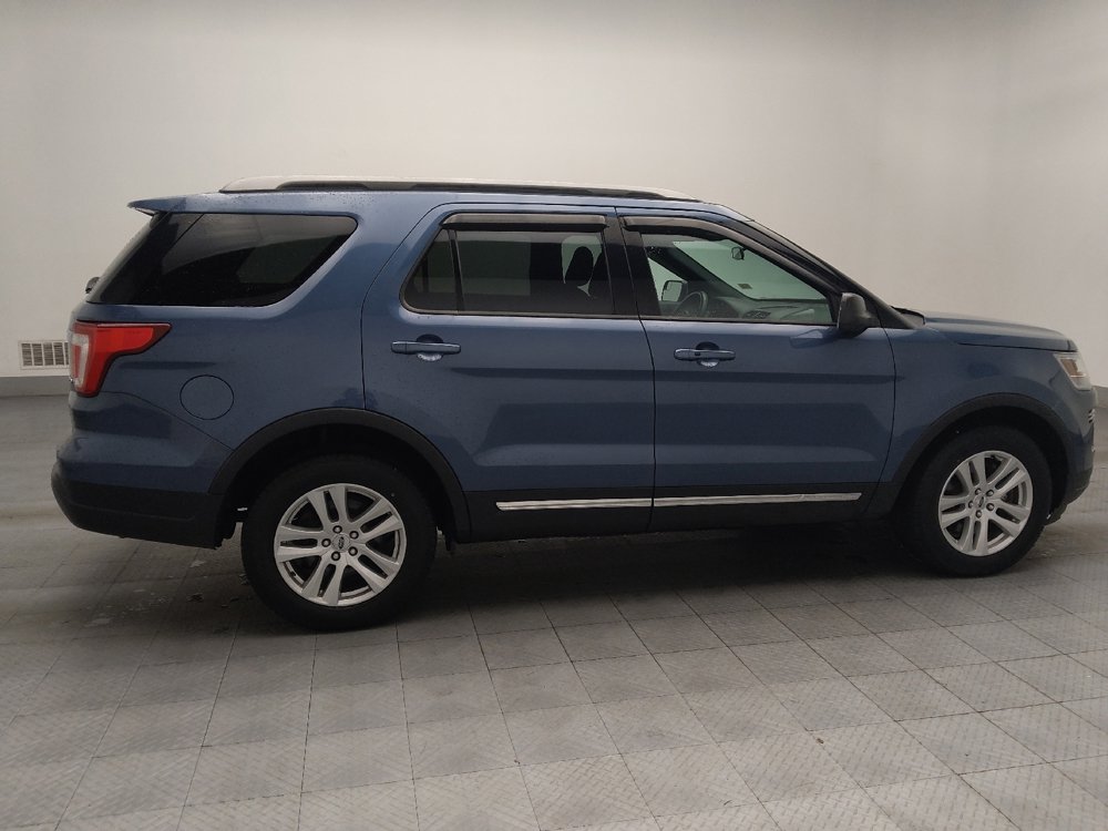 Used 2018 Ford Explorer XLT AWD/4WD image 10