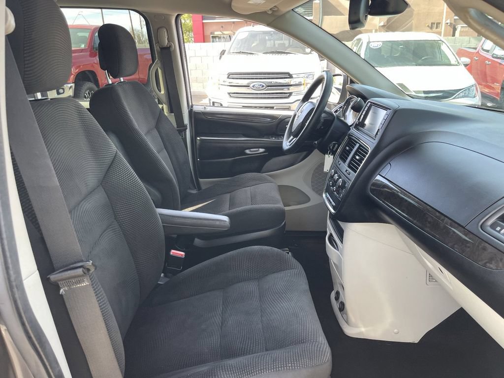 Used 2020 Dodge Grand Caravan SE w/ UConnect Hands-Free Group FWD image 12