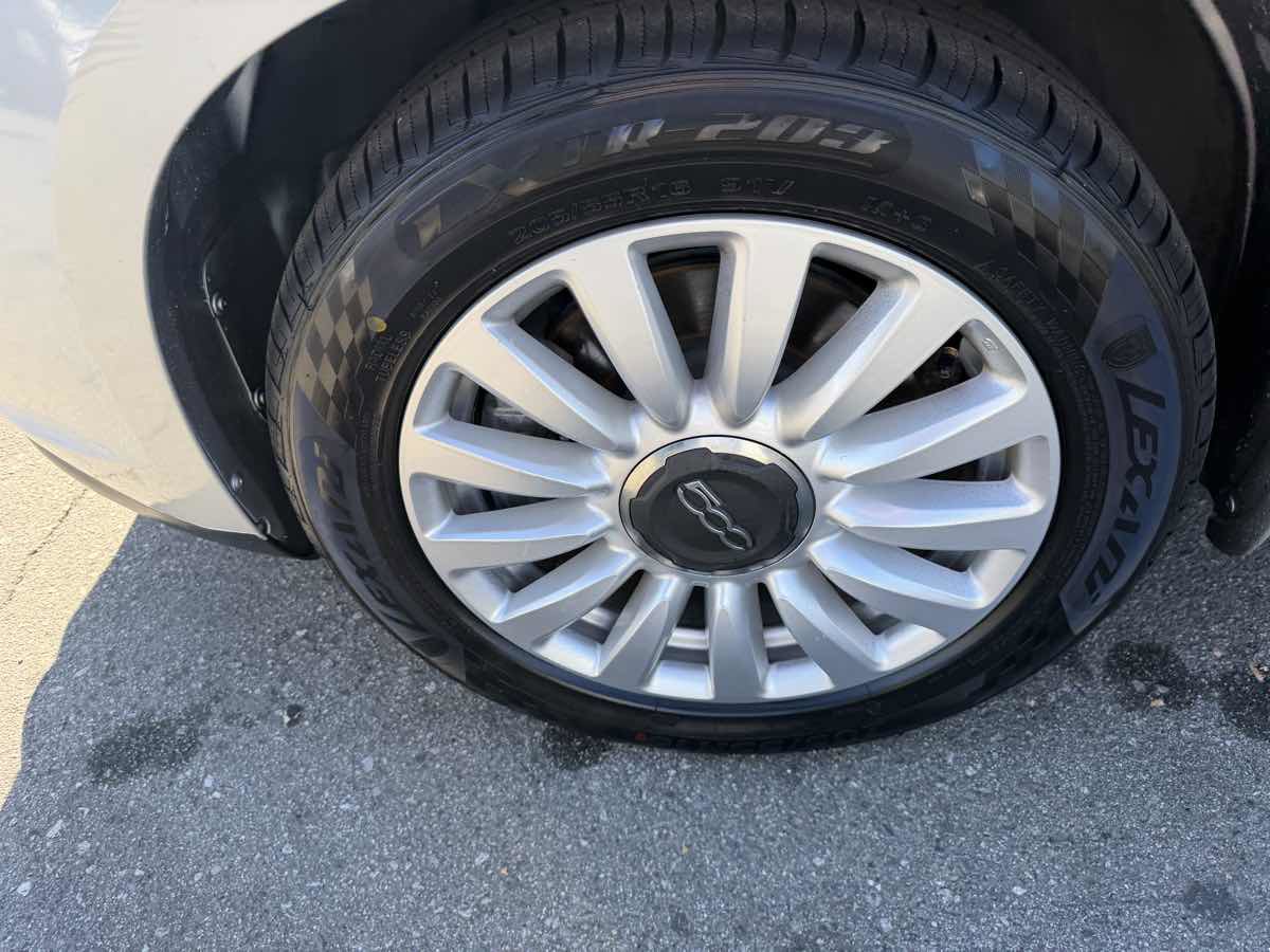 Used 2014 FIAT 500L Easy w/ Popular Equipment Group image 7