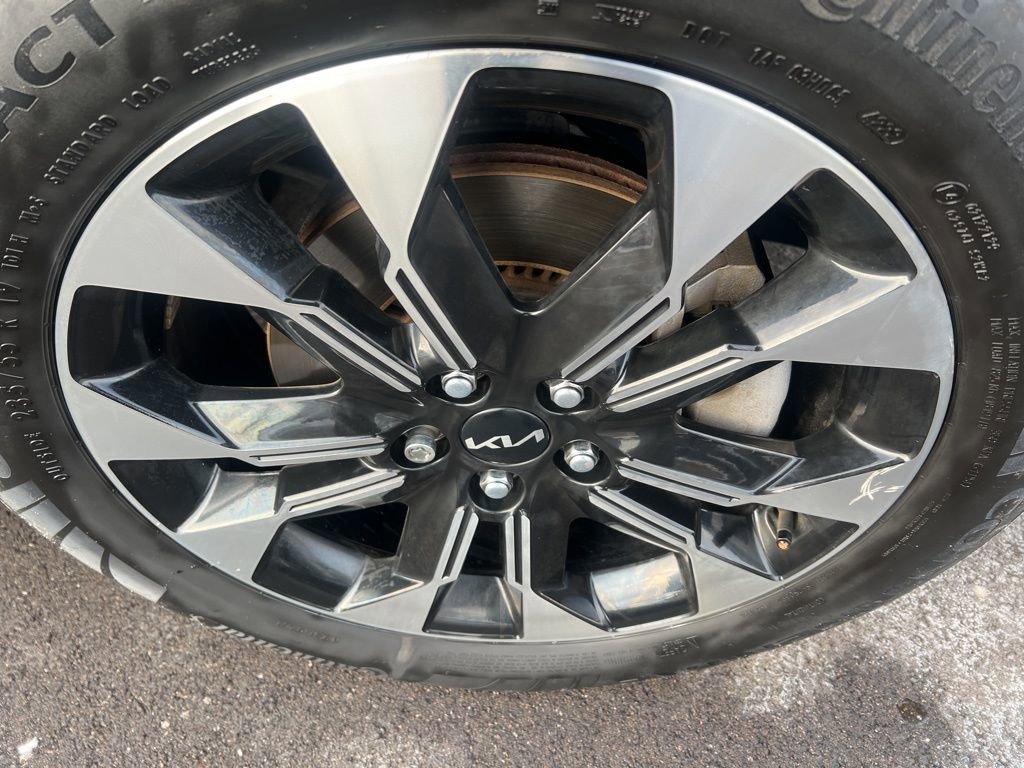 Certified 2023 Kia Carnival EX image 36