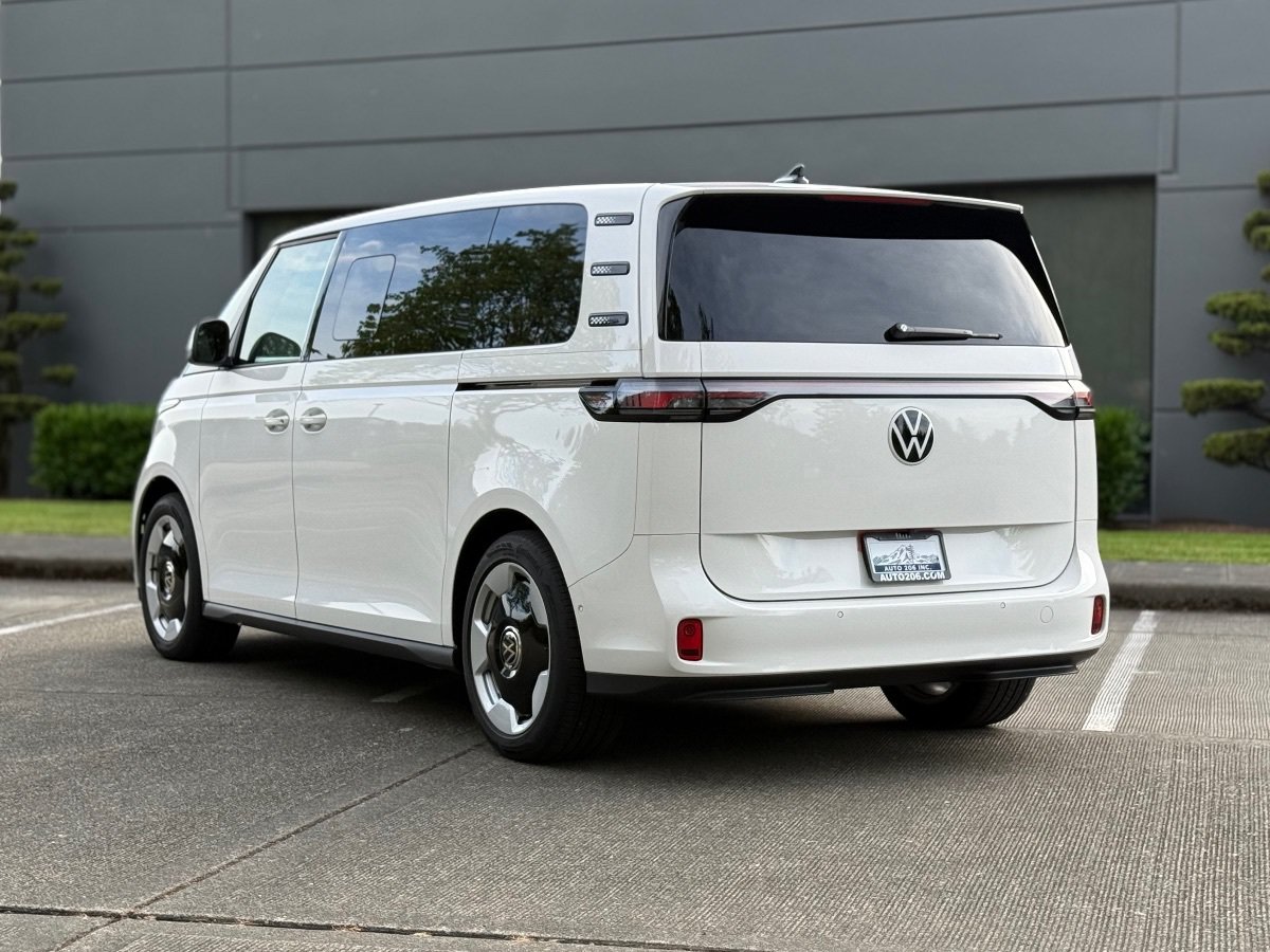 Used 2025 Volkswagen ID. Buzz Pro S RWD image 6