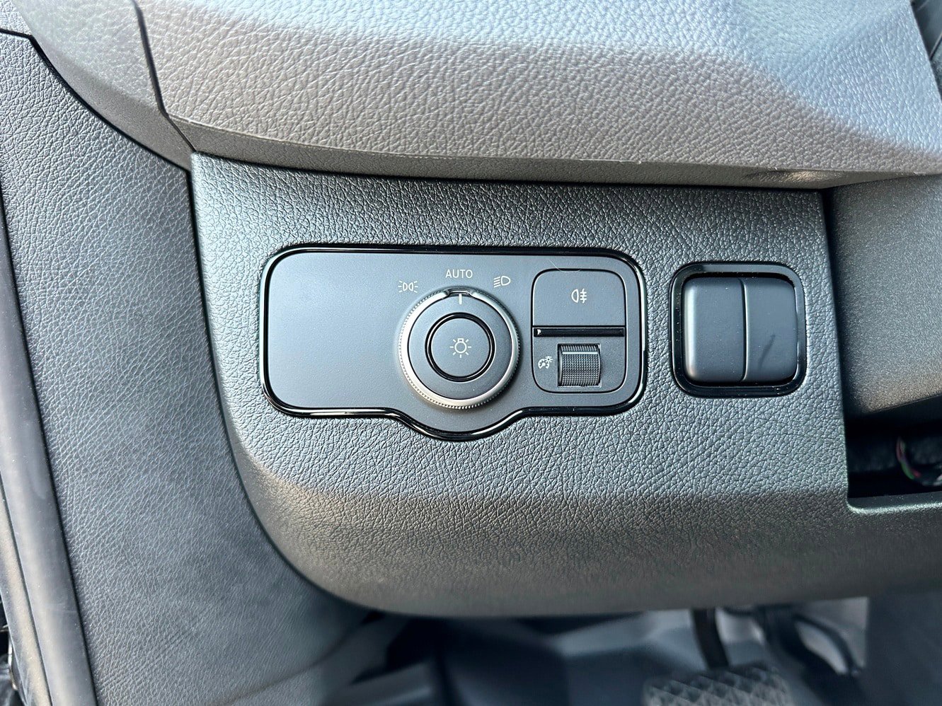 Used 2025 Mercedes-Benz Sprinter 2500 image 11