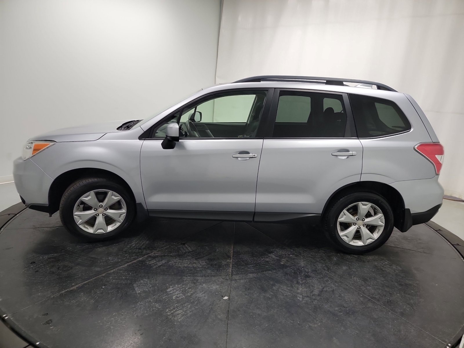 Used 2016 Subaru Forester 2.5i Premium w/ All-Weather Package image 4